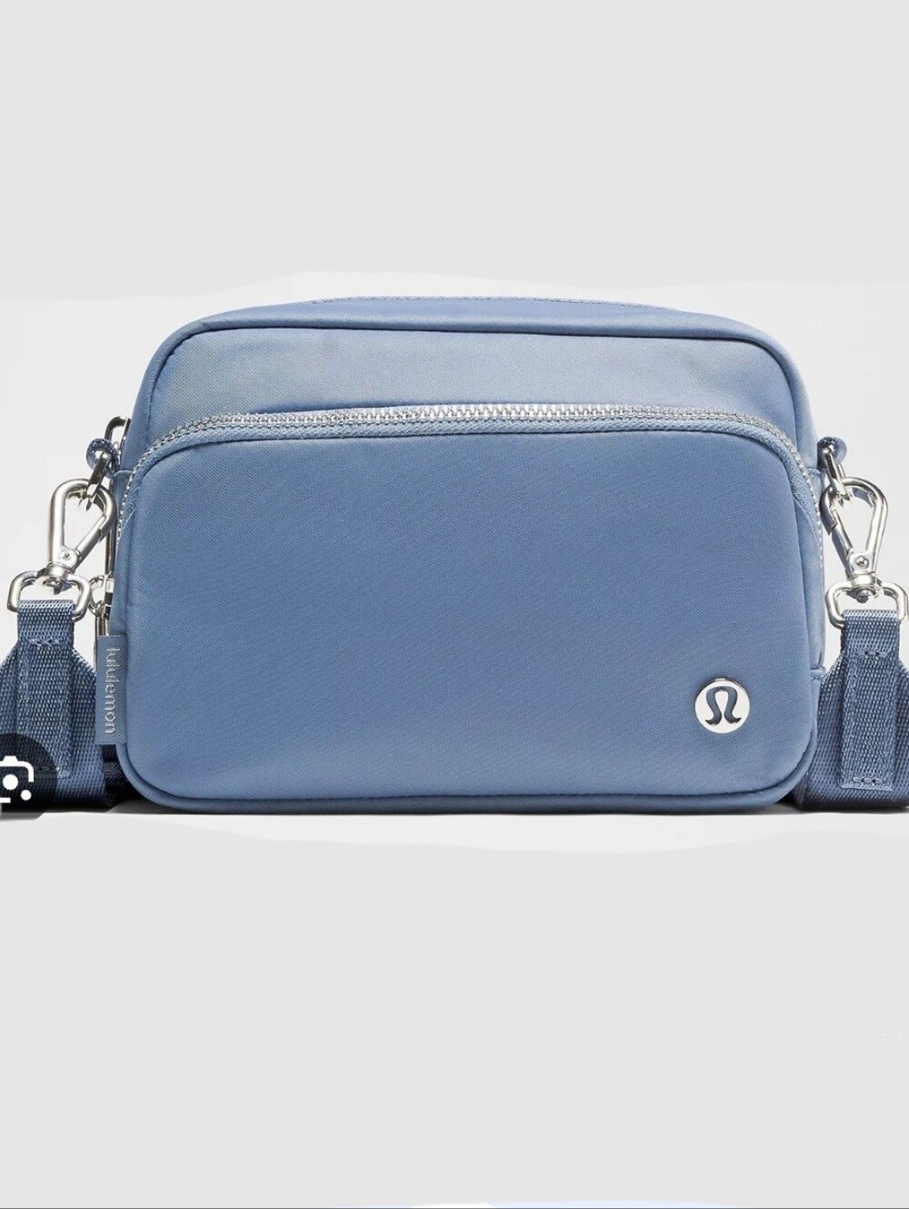 Lululemon Everywhere Crossbody Bag in Washed Denim ... Rare Color, Size 2L